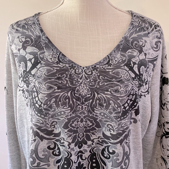 cb established 1962 women’s l/sleeve  top paisley design front and sleeves 1X - Picture 2 of 13